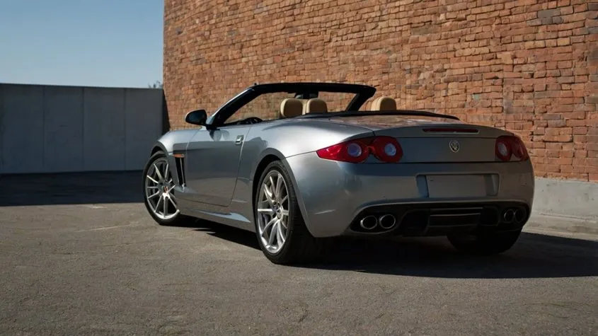 Aston Martin Vantage 